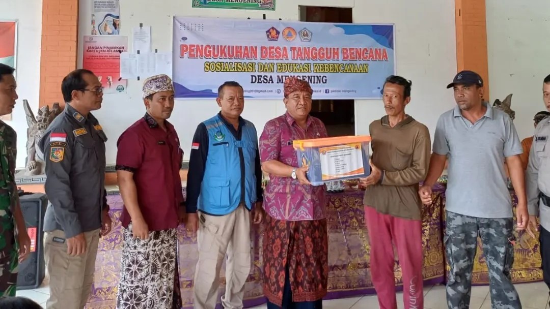 TANGGUH BENCANA: Pengukuhan Desa Mengening di Kecamatan Kubutambahan sebagai Desa Tangguh Bencana.