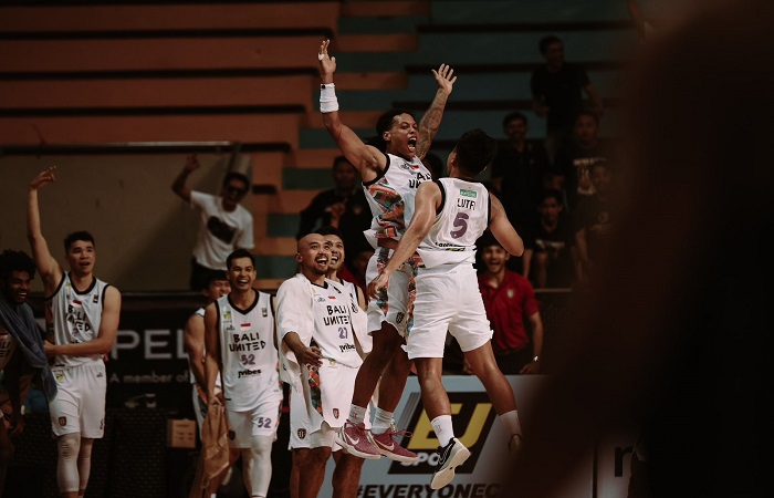 Para pemain Bali United Basketball meraih dua kemenangan dalam laga perdananya.