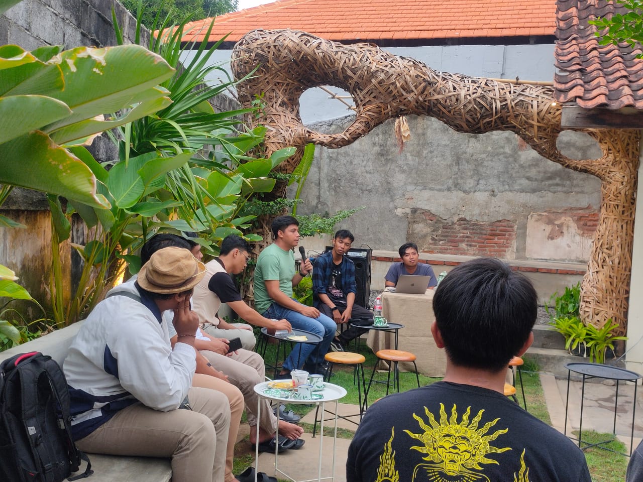 BAHAS GAMBELAN: Suasana bertajuk Diskusi Gambelan Musik yang digelar Prodi Pendidikan Seni dan Budaya Keagamaan Hindu STAHN Mpu Kuturan.