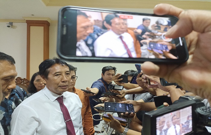Mantan Rektor Unud Prof. DR. Ir. I Nyoman Gde Antara usai menjalani sidang dengan agenda tuntutan. Jaksa menuntut terdakwa 6 tahun penjara.
