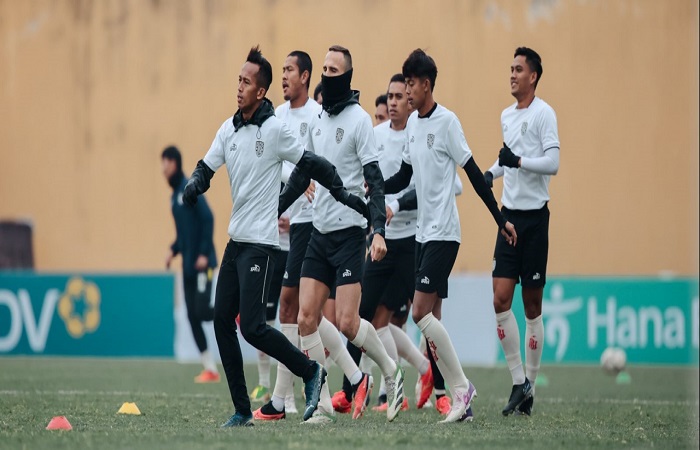 Para pemain Bali United saat latihan fisik bersama. Pekan ini, Bali United akan melawan Persik Kediri di Stadion Brawijaya, Kediri pada Senin (5/2) mendatang.