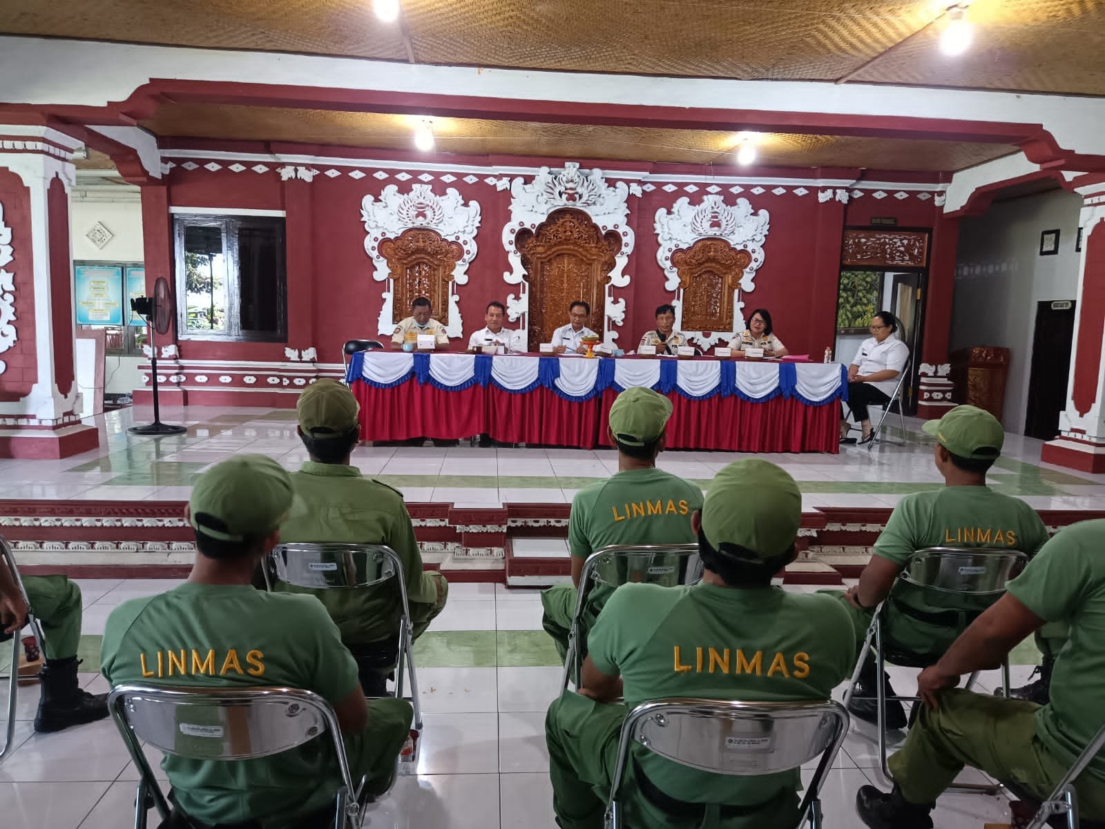 BIMBINGAN TEKNIS: Bimbingan Teknis (Bimtek) personel Linmas di Buleleng.