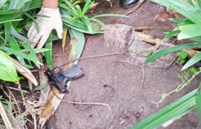 Foto senpi jenis Baykal Makarov 800 M, ditemukan di semak-semak seputaran Vila The Palm House Tumbak Bayuh, Mengwi, Badung, Selasa lalu (30/1).