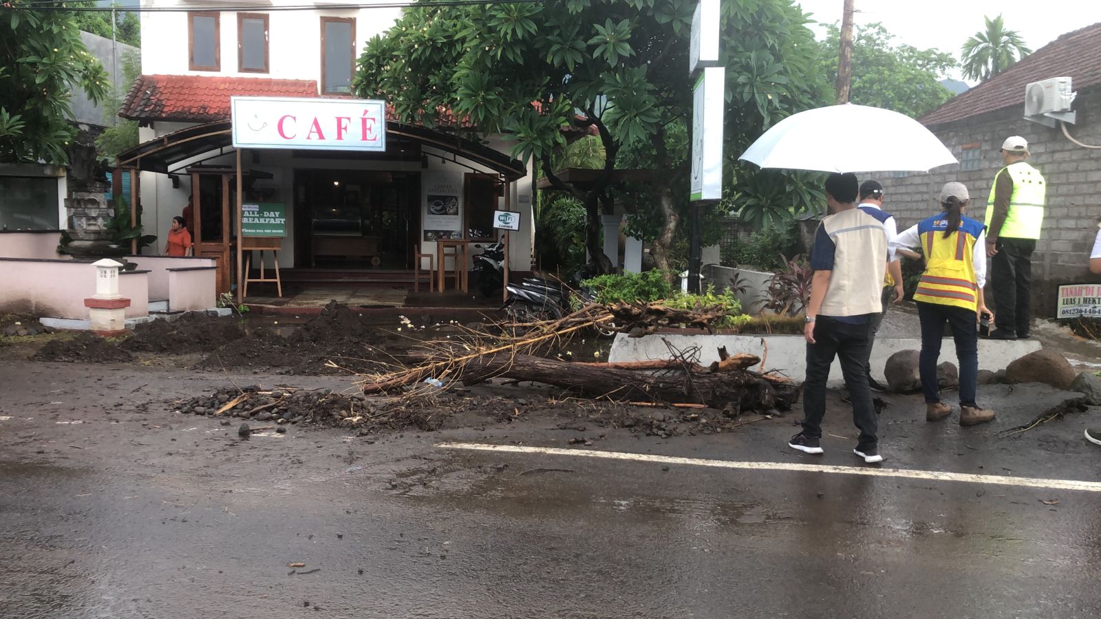 TITIK BANJIR: Salah satu titik banjir di Desa Pemuteran, Kecamatan Gerokgak.