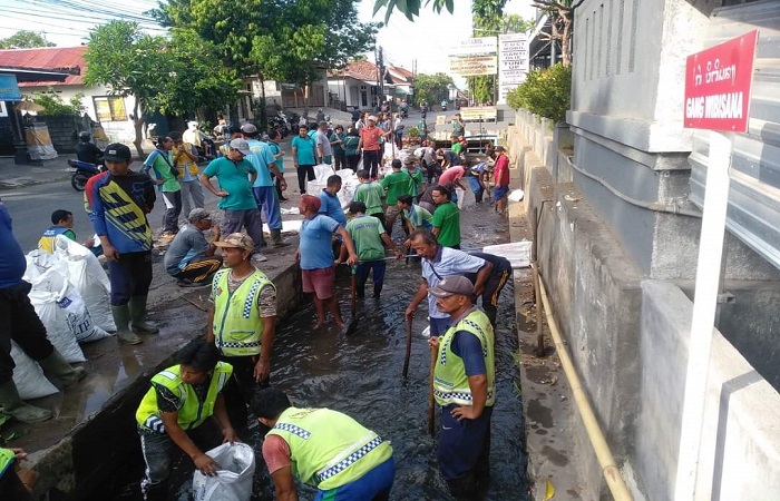 Upaya Dinas PUTR Buleleng dalam mengatasi banjir di Kota Singaraja dengan melakukan tiga skema.