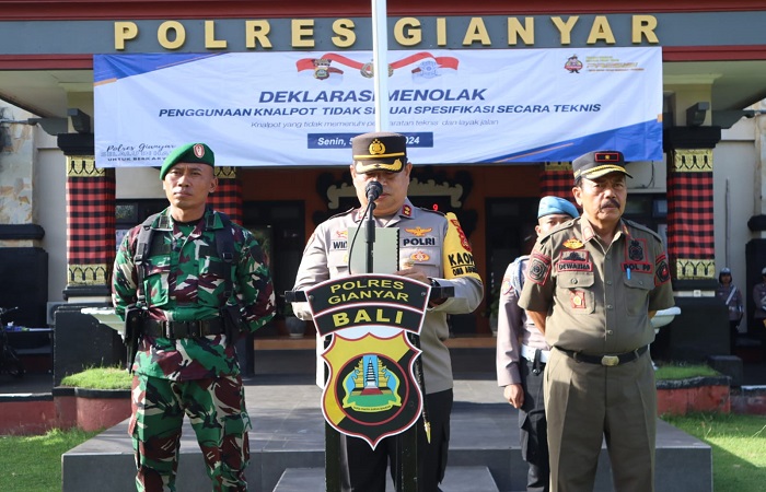 Kapolres Gianyar saat apel deklarasi menolak kenalpot brong di Polres Gianyar, Senin (5/2). Tahun 2023, kasus kecelakaan tinggi dan didominasi usia produktif.