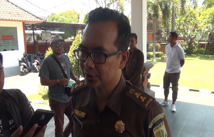 Kasi Intelijen Kejari Buleleng, Ida Bagus Alit Ambara Pidada sebut dua terdakwa perburuan satwa di kawasan TNBB dituntut penjara 1,6 tahun.
