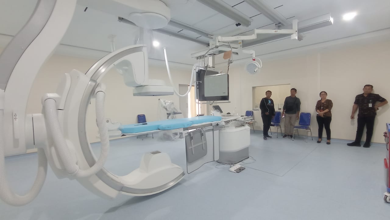 FASILITAS BARU: Ruang layanan Cath Lab di RSUD Buleleng. Fasilitas itu mestinya bisa beroperasi pada Januari lalu.