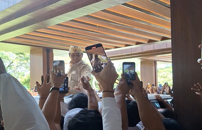 Calon Presiden (Capres) nomor urut 02 sekaligus Ketua DPP Gerindra, Prabowo Subianto mengunjungi Pulau Dewata dalam rangka HUT Partai Gerindra, Selasa (6/2) di The Meru Sanur, Denpasar.