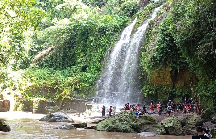 Air terjun di Desa Temesi saat diresmikan. Air terjun ini mengandalkan keindahan alam yang tentunya bisa memberikan nuansa liburan berbeda bagi wisatawan yang berkunjung.