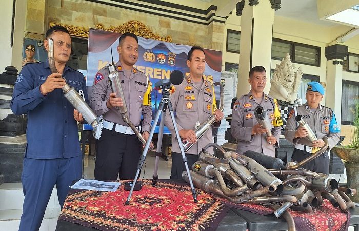Puluhan knalpot brong yang berhasil diamankan Satlantas Polres Tabanan.