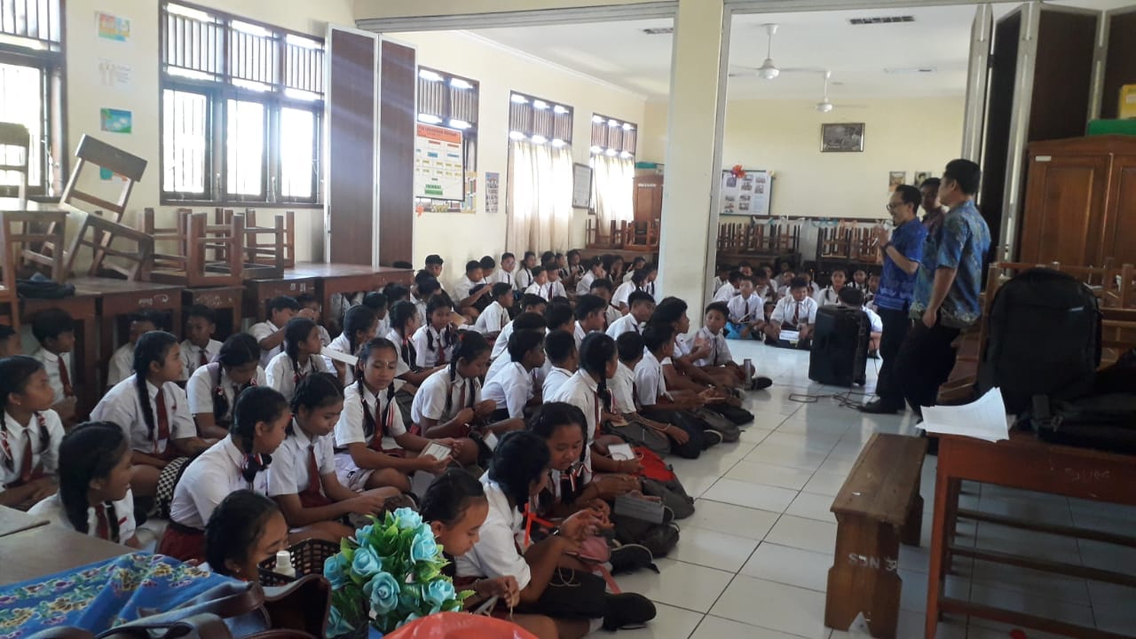 SEKOLAH BARU: Aktivitas di SMPN 6 Gerokgak saat masa pengenalan lingkungan sekolah