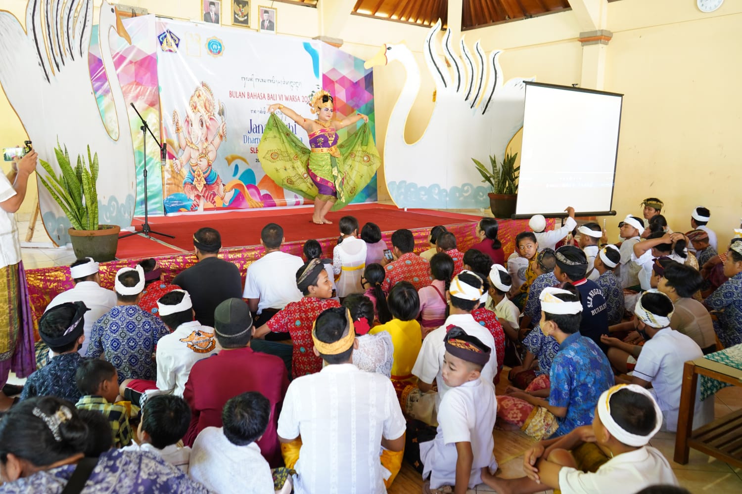 BULAN BAHASA BALI: Peringatan  bulan bahasa Bali di SLB Negeri 2 Buleleng