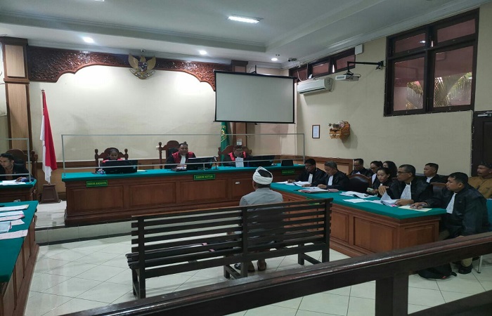 Ketua FKUB Buleleng, I Gde Made Metera berikan keterangan dalam sidang penodaan agama Sumberklampok.