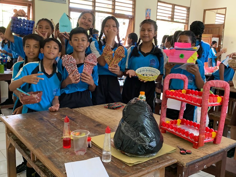 LINGKUNGAN HIDUP: Sebagai bentuk peduli lingkungan sejak dini, SMPN 7 Singaraja bentuk ekstrakurikuler lingkungan hidup.