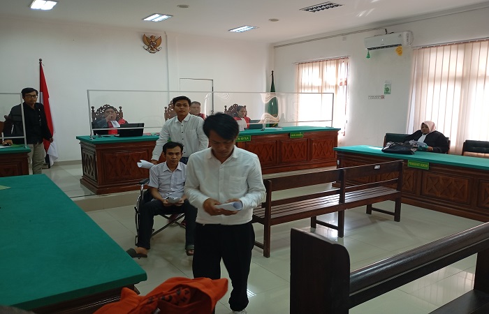 Sidang pembacaan pledoi tiga terdakwa narkotika di PN Singaraja. Tiga terdakwa minta keringanan hukuman.