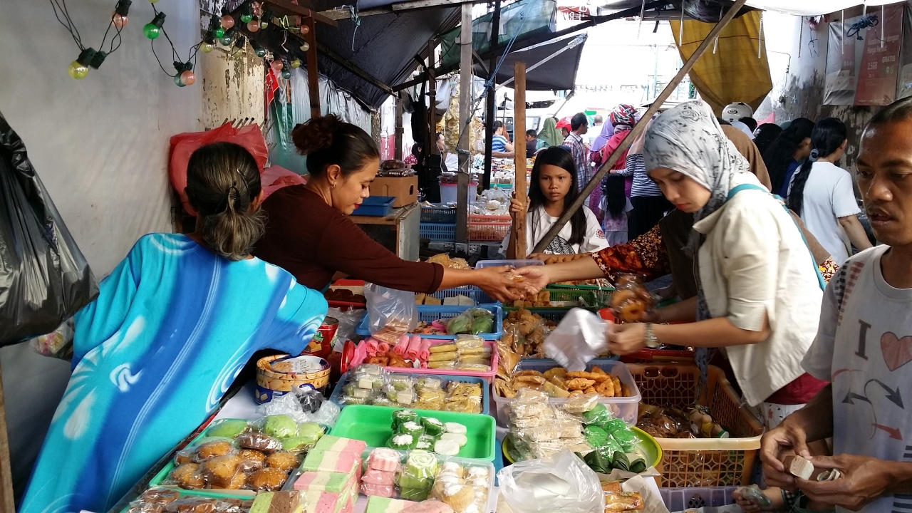 PUSAT KULINER RAMADHAN: Suasana pasar tumpah di Jalan Jeruk setiap bulan Ramadhan tiba.