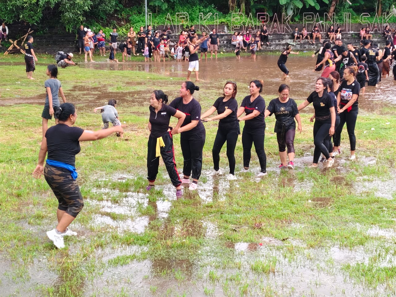 MEGOAK-GOAKAN: Tradisi megoak-goakan yang dilaksanakan di Lapangan Ki Barak Panji Sakti, Desa Panji, Kecamatan Sukasada, Buleleng, Bali.