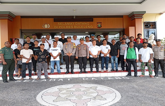 Kedua belah pihak yang terlibat bentrokan saat pengerupukan Nyepi 2024 usai bertemu Kapolres Buleleng di Mapolres Buleleng. Mereka yang masih satu desa memilih jalur damai.