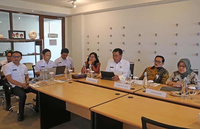 Pj Bupati Buleleng sindir PNS yang cari pintu masuk untuk dapatkan jabatan dan posisi di Pemkab Buleleng.