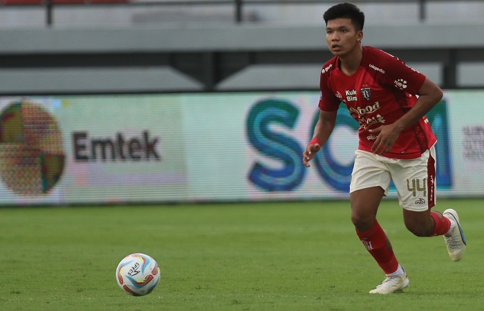 Pemain Bali United Kadek Arel dan dua rekannya di Bali United I Wayan Arta Wiguna dan Mauori Ananda Yves Ramli Simon membela Timnas.