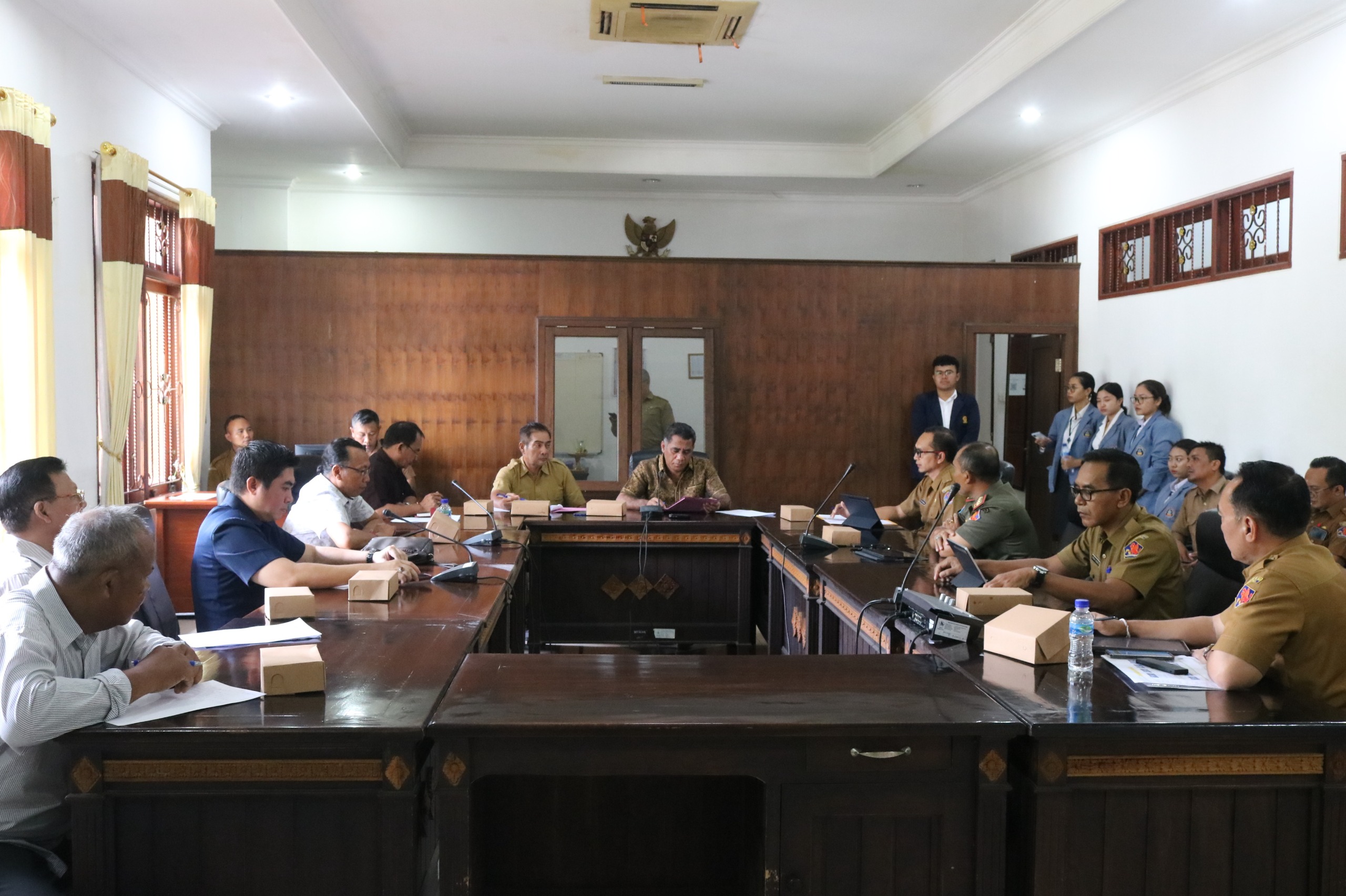 KETERTIBAN UMUM: Pembahasan Ranperda Ketertiban Umum dan Ketentraman Masyarakat serta Perlindungan Linmas bersama Bapemperda DPRD Buleleng.
