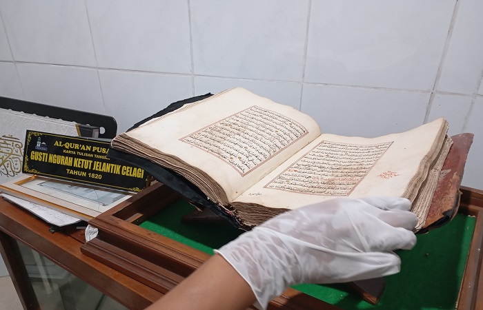 Potret Al-quran karya A.A. Ngurah Ketut Jelantik Tjelagie. Ia merupakan salah satu anggota keluarga Puri Buleleng yang menjadi umat Islam.
