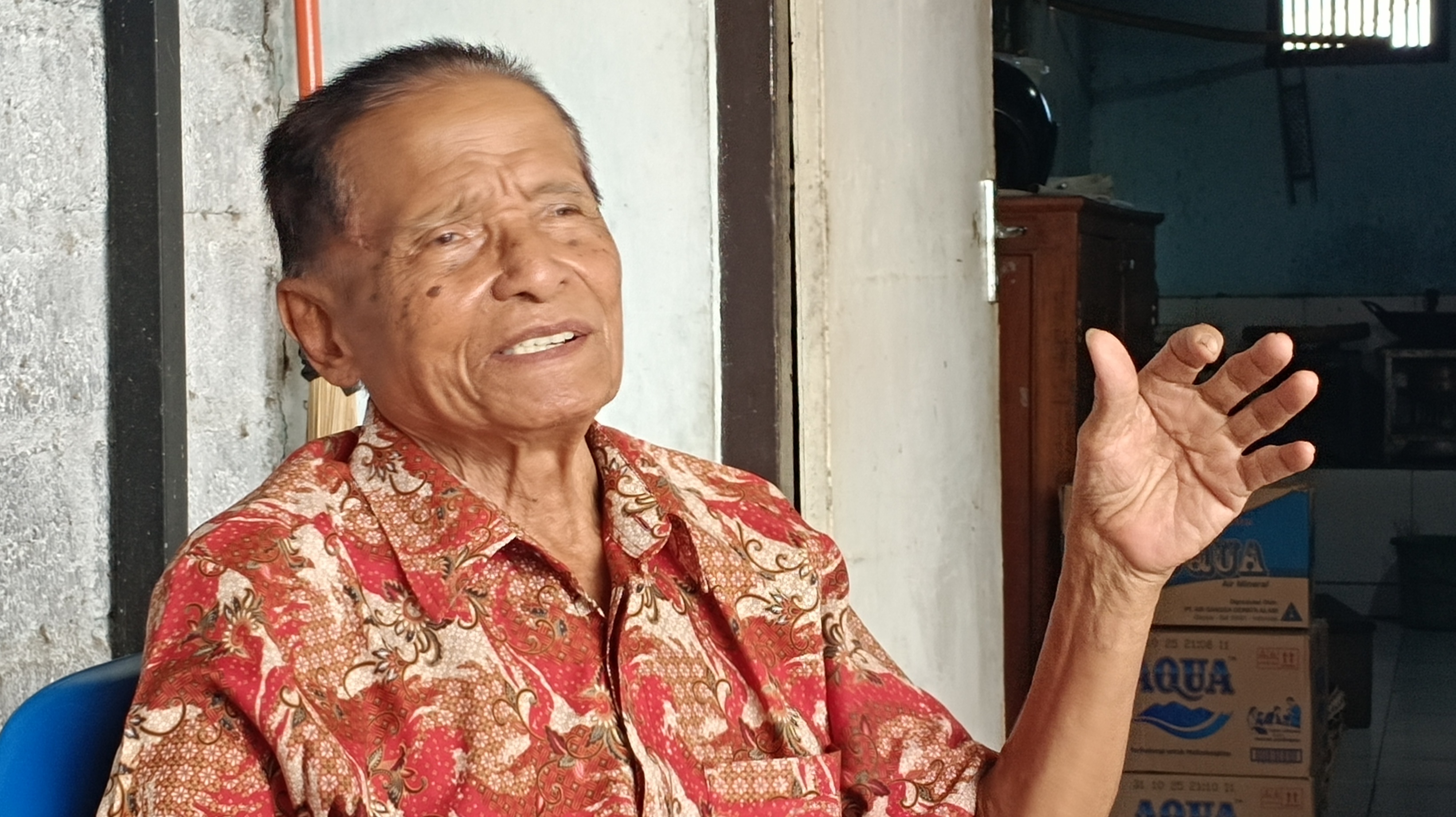 MENGENANG SOSOK GEDE MENDRA: Penerima Anugerah Wija Kusuma 2015, Made Wirtana, mengenang sosok Gede Mendra. Dia pernah menyaksikan penampilan sang maestro.