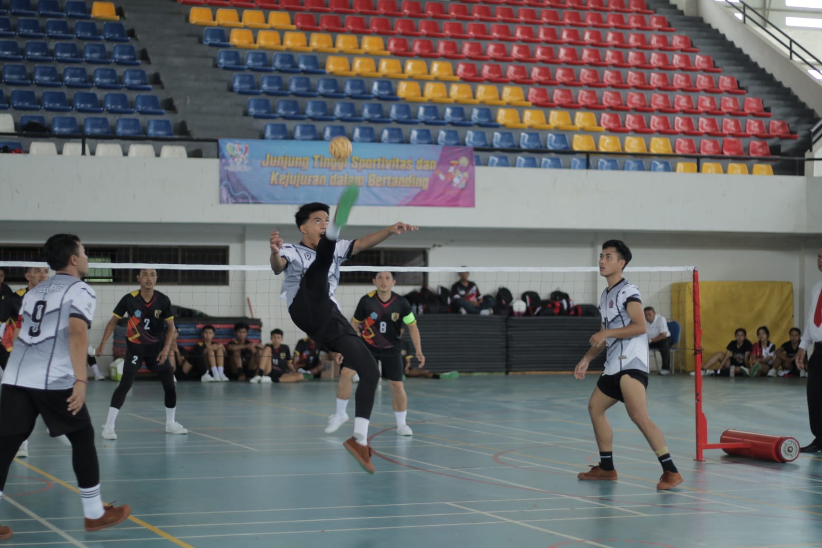POTENSIAL MEDALI: Tim sepak takraw putra Buleleng saat bertanding pada ajang Porprov Bali 2022 lalu.