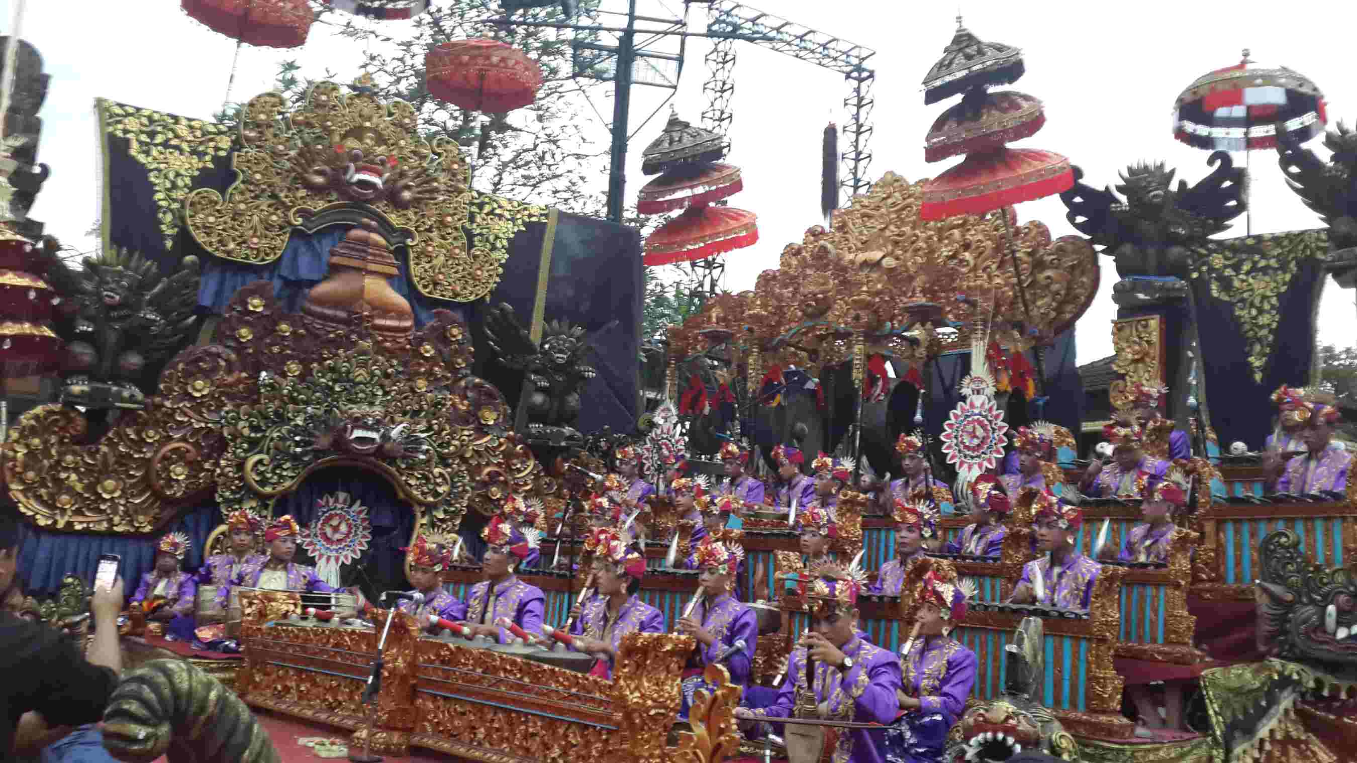 GONG KEBYAR: Penampilan salah satu sekaa gong kebyar pada Pesta Kesenian Bali beberapa tahun lalu.