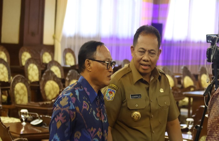 Pj Gubernur Bali Sang Made Mahendra Jaya (kanan) masuk dalam bursa cagub Bali.
