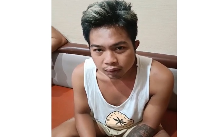 Pelaku I Gede Riski Etika Candra saat berada di Mapolres Karangasem usai ditangkap Tim Satreskrim Polres Karangasem pada Jumat malam (12/4).