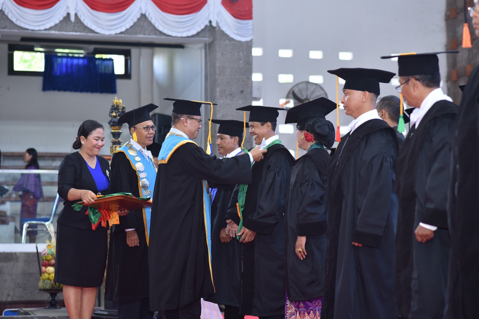 TAMBAH GURU BESAR: Pengukuhan guru besar Undiksha. Saat ini kampus di Bali utara ini memiliki 83 profesor.