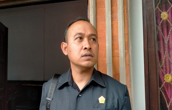Ketua Komisi I DPRD Tabanan I Putu Eka Putra Nurcahyadi. Dia meminta desa dinas dan adat ketat melakukan pengawasan duktang.