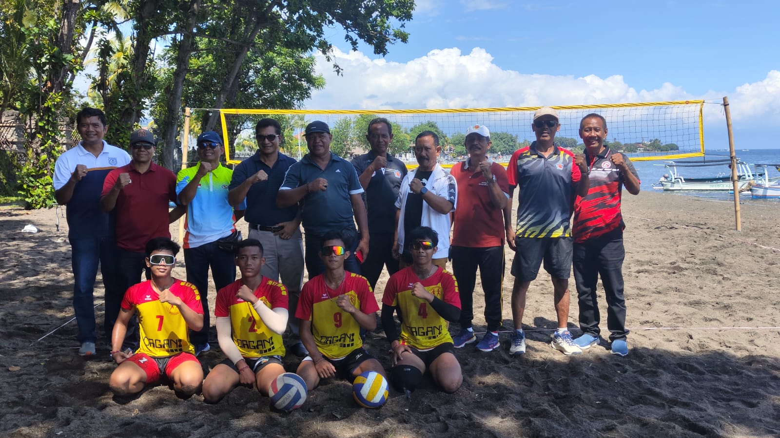 PELAJARI OLAHRAGA: Rombongan Confederacao do Desporto de Timor Leste (CDTL) alias Komite Olahraga Timor Leste bersama KONI Bali dan KONI Buleleng saat berkunjung ke Pantai Lovina.