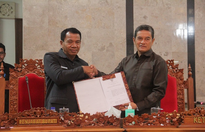 Penyerahan rekomendasi DPRD Buleleng terhadap LKPJ Bupati Buleleng 2023. Di sana, dewan soroti kelangkaan obat di puskesmas dan rumah sakit.