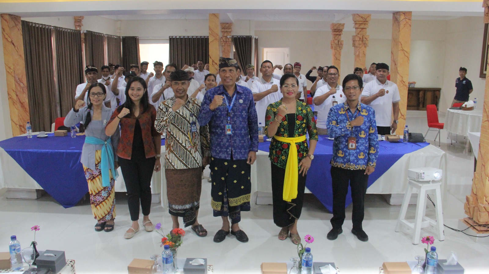 Pelatihan kepada para penggiat P4GN dari kalangan pemerintah desa dan desa adat di Buleleng.