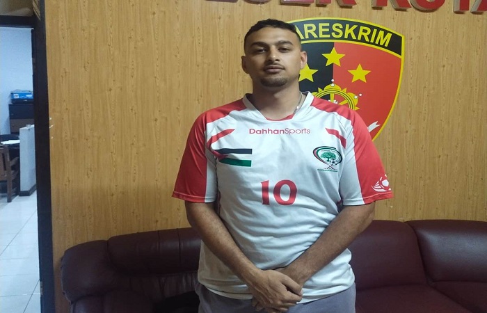Dua pria Amerika Serikat bernama Aabed Attia, 27, dan Zeyad Ahmad Attia, 30, diamankan oleh Polsek Kuta. Mereka melakukan pemukulan terhadap pecalang.