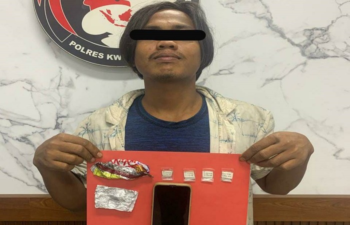 SU alias Sarep, 24, diamankan bersama barang bukti narkoba.