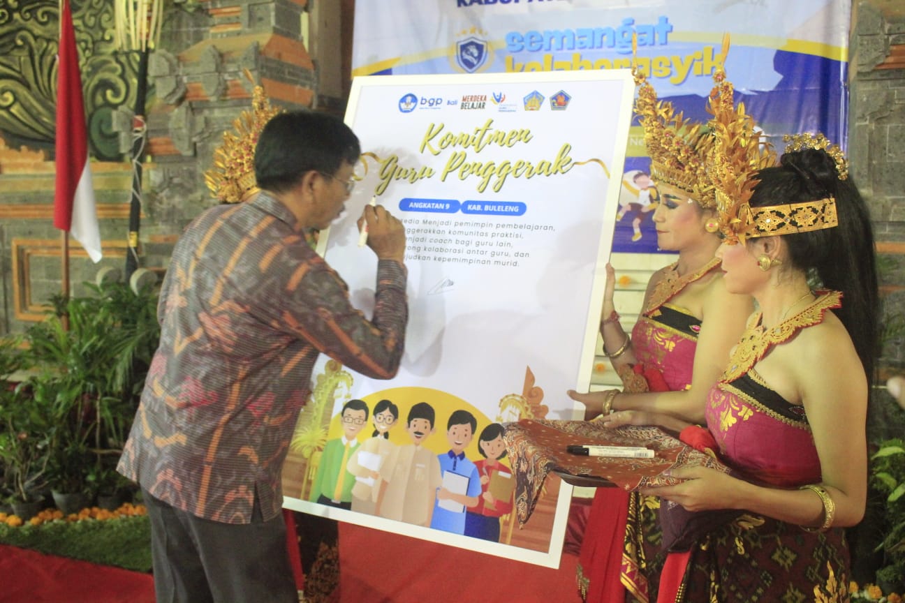 GURU PENGGERAK: Kepala Disdikpora Buleleng, I Made Astika saat membuka Festival Hasil Panen Belajar Program Pendidikan Guru Penggerak di SMKN 3 Singaraja.