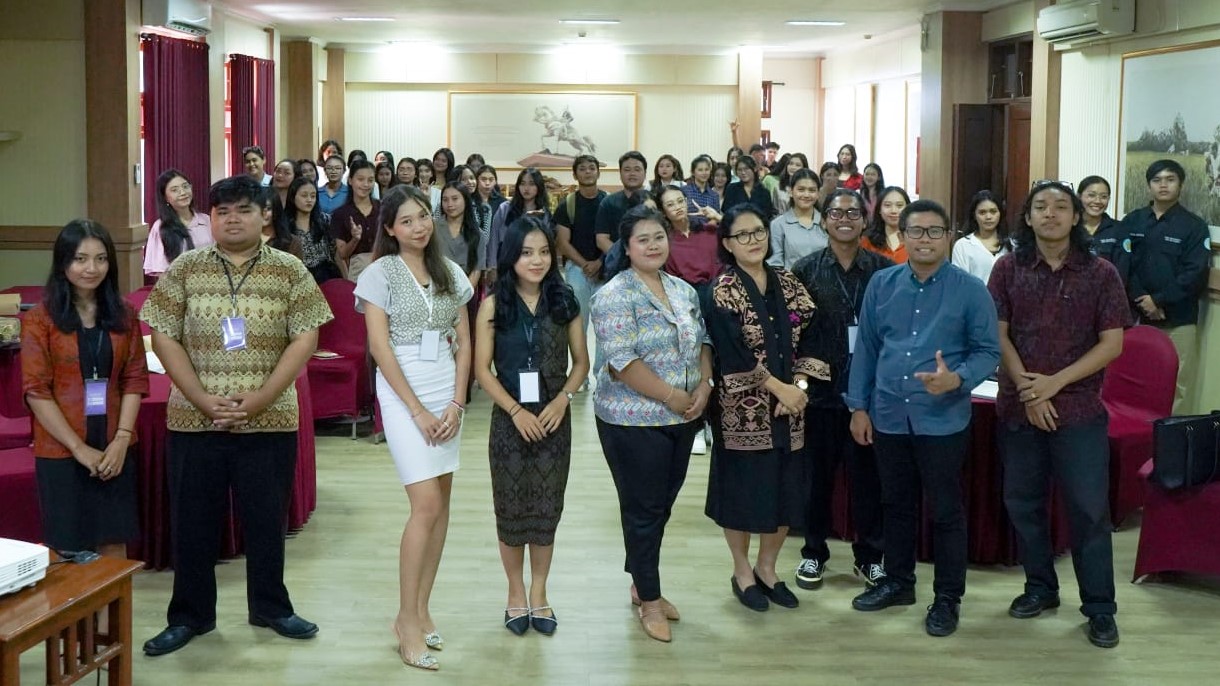 BEAUTY CLASS: Ajang Beauty Class yang digelar mahasiswa Prodi Ilmu Komunikasi Hindu STAHN Mpu Kuturan.