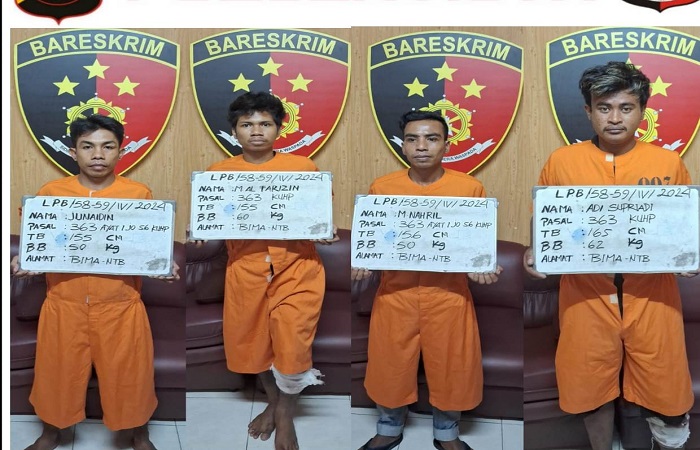 Dari kiri ke kanan, tersangka Adi Supriadi, 25, M Al Farizin, 25, Junaidin, 26, dan M Nahril Al Mudadi, 28, dikenakan pakaian tahanan.