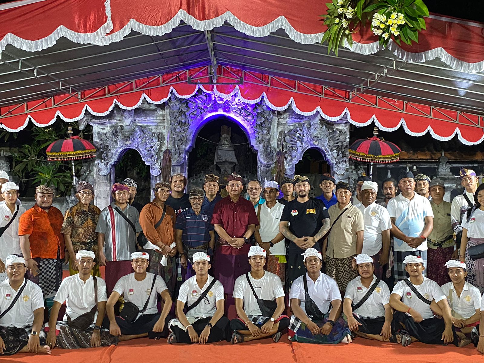 KOMPAK: Pembentukan Paguyuban Seniman Buleleng di Padepokan Seni Dwi Mekar, pada Minggu (28/4/2024) malam.