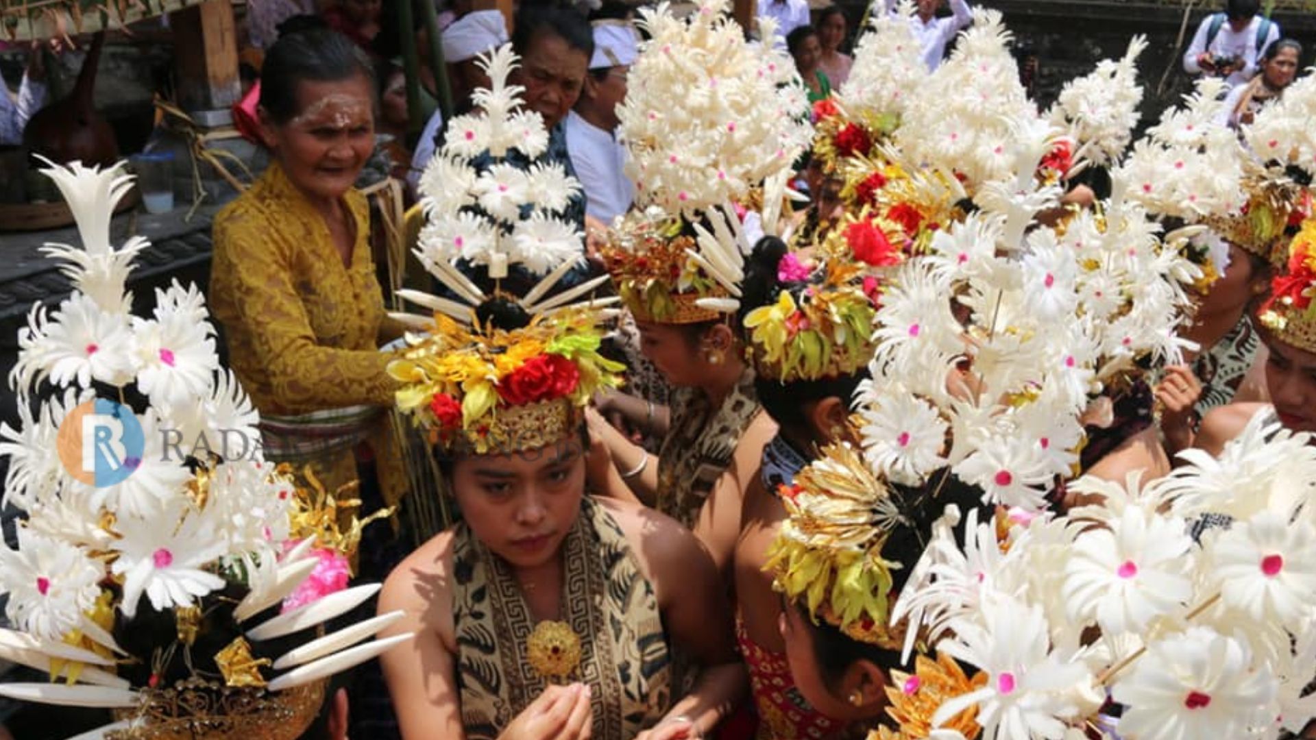 SABA MALUNIN: Tradisi Saba Malunin di Desa Pedawa.