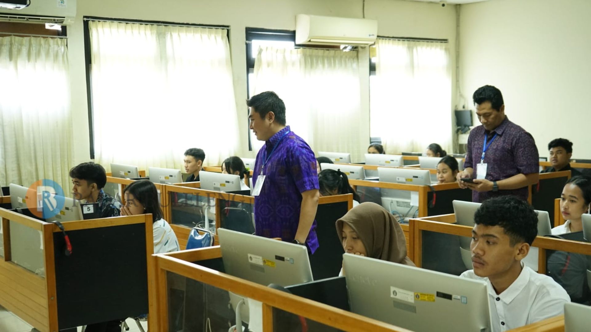 SELEKSI MASUK PTN: Calon mahasiswa mengikuti Ujian Tulis Berbasis Komputer atau UTBK, di Universitas Pendidikan Ganesha (Undiksha), Singaraja.