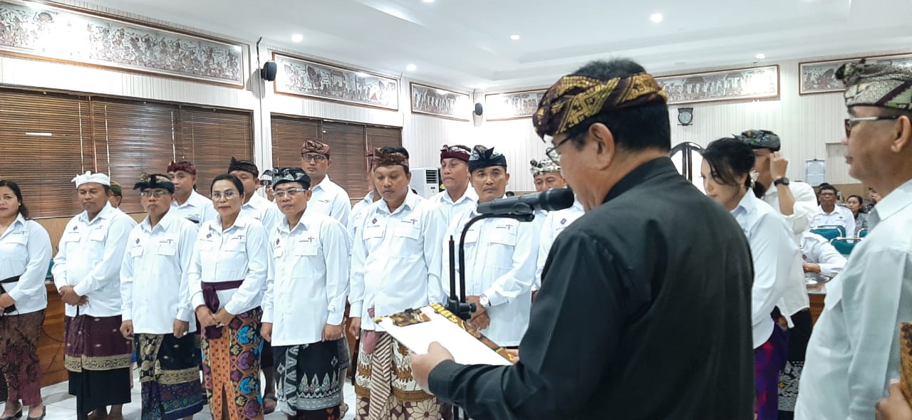 PERHIMPUNAN: Pelantikan PHRI Klungkung. Dalam pelantikan itu terungkap banyak akomodasi pariwisata bodong.