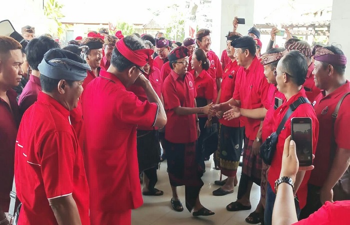 Konsolidasi internal PDIP di Buleleng. Koster mengatakan partai berlogo banteng moncong putih itu membuka peluang koalisi.