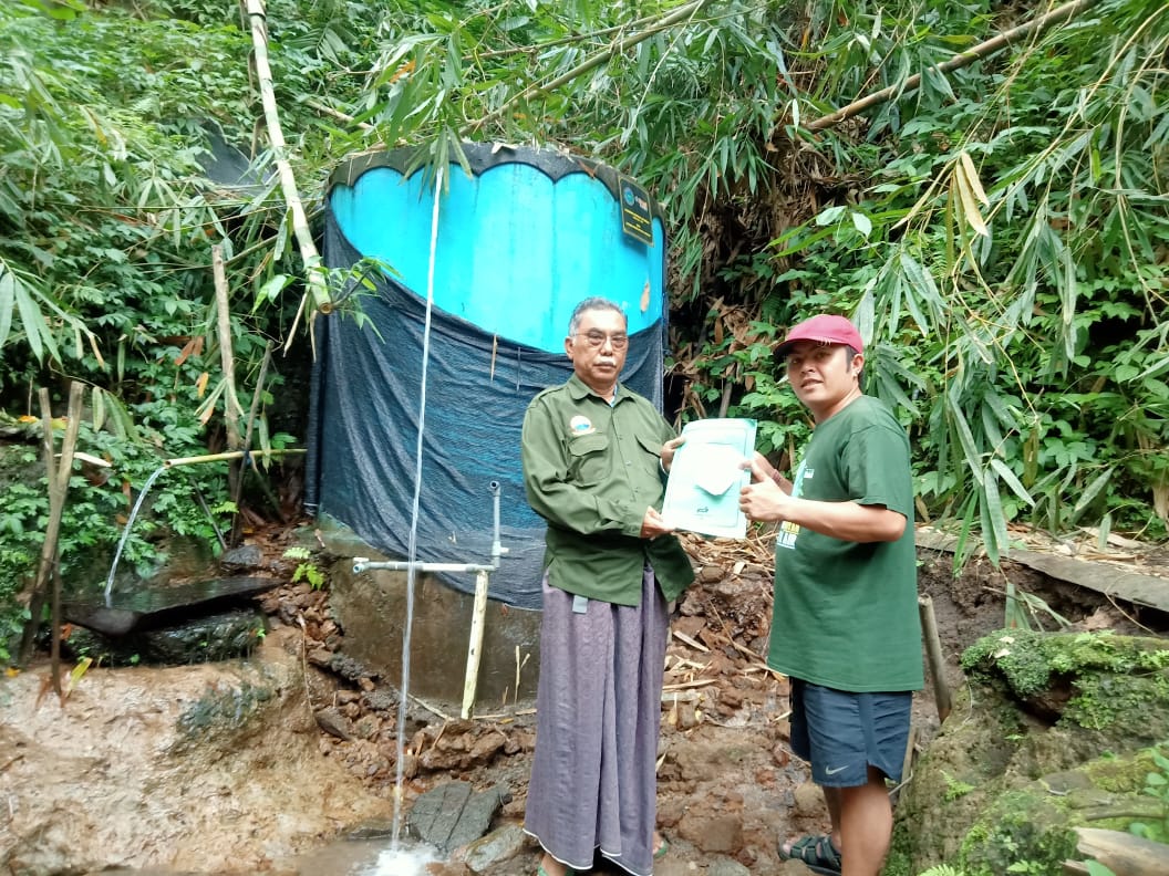 SUMBER AIR: Program adopsi sumber air yang digagas Komunitas Kayoman Pedawa.