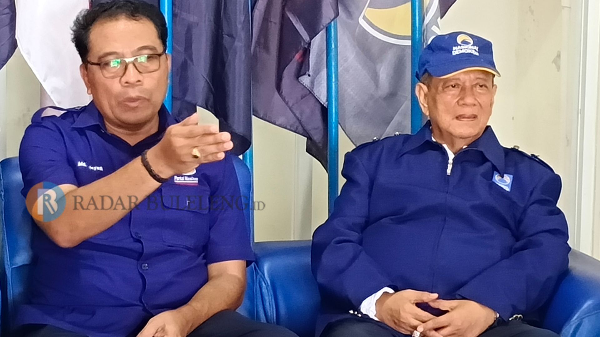 TURUN GUNUNG: Mantan Wakil Bupati Buleleng, Gede Wardana (kanan) saat mendatangi DPD Nasdem Buleleng, Selasa  (7/5/2024).