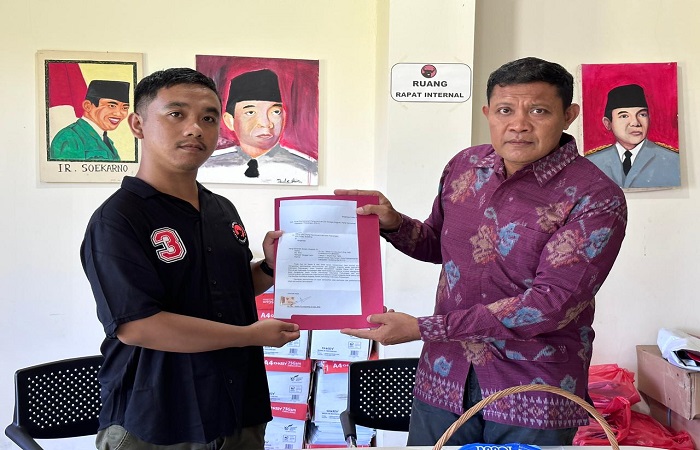 I Made Sundayana memilih mengundurkan dirinya dari keanggotaan PDIP. Ia yang memiliki keinginan untuk maju ke Pilkada Buleleng, sudah mendaftarkan dirinya lewat partai NasDem.